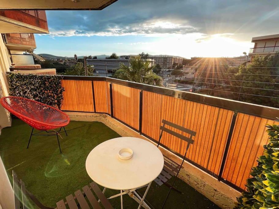 Lumineux, Terrasse, Piscine Proche Plages *